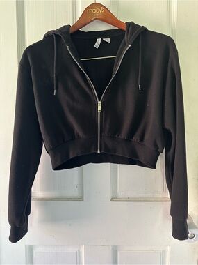 🌻 H&M Black Cropped Zip Hoodie 🌻